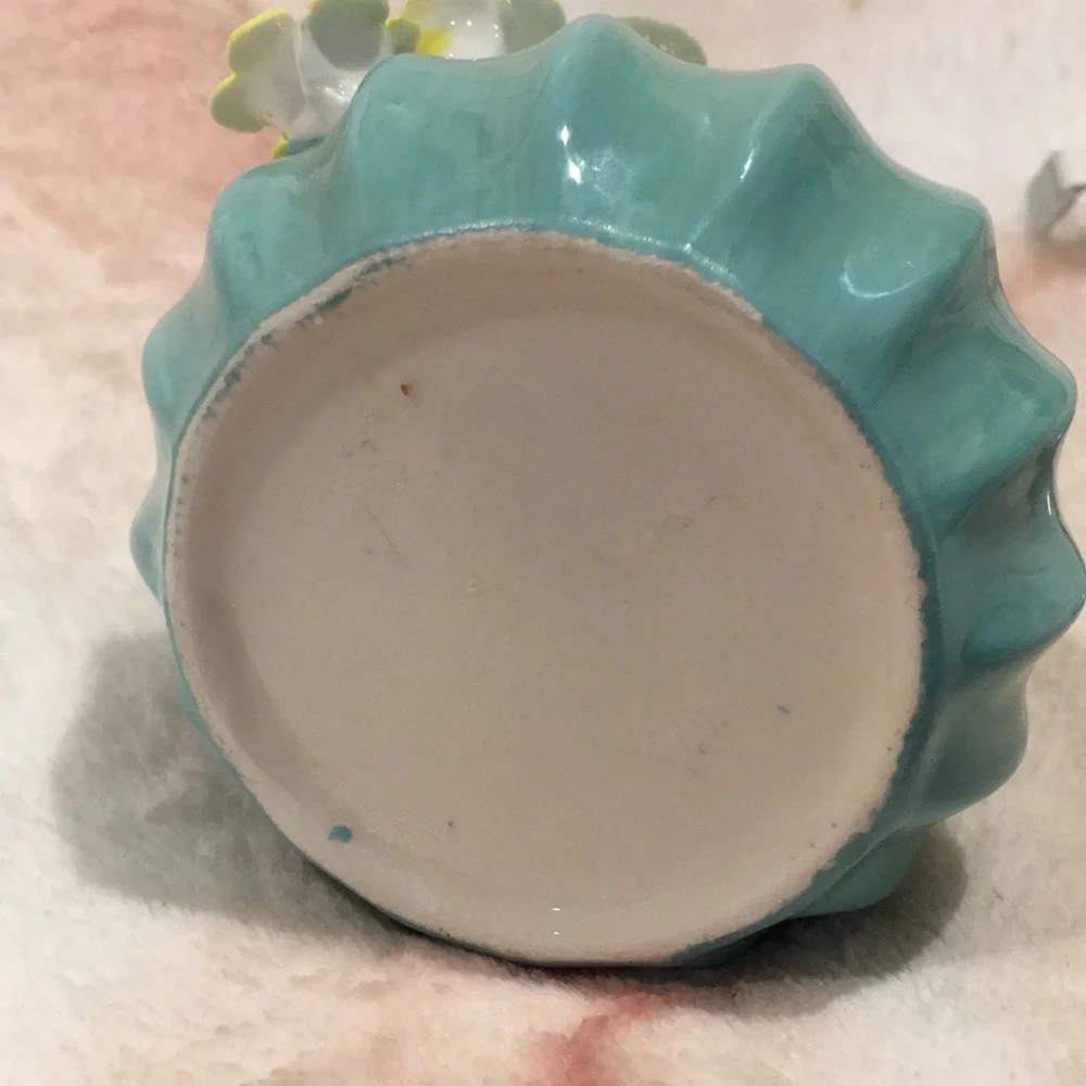 “Blooming Bright” Ceramic Bud Vase 3D ceramic Flowers NWOT 4”x6.5” Handcrafted - Picture 10 of 16